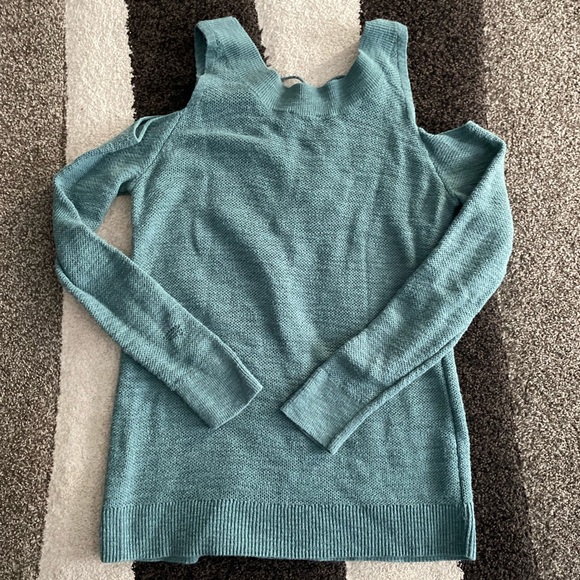 Express cold shoulder shirt sweater - Picture 4 of 8